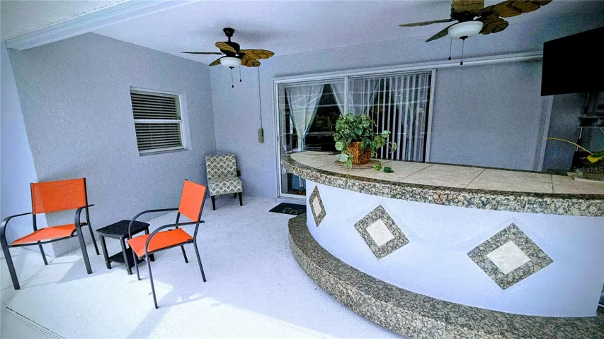 Covered lanai-bar