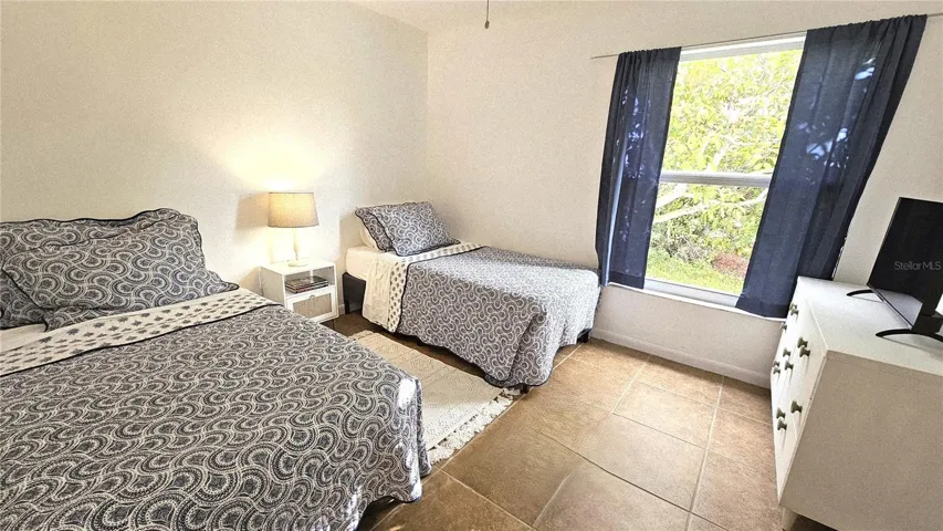 Guest bedroom-twins