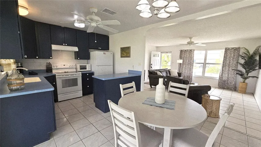 Kitchen & dining