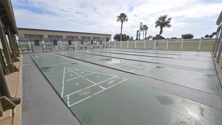Shuffle board
