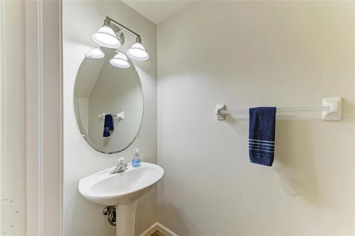 Guest Bath - Main Floor