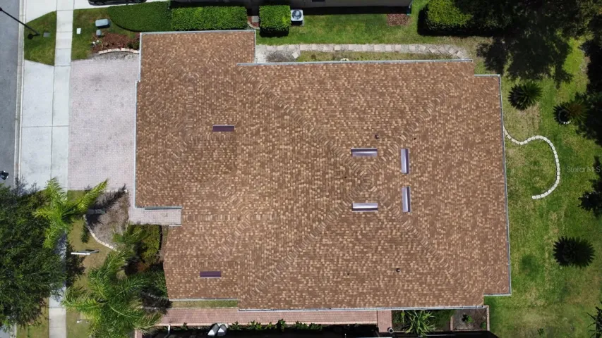 BRAND NEW ROOF WITH A TRANSFERABLE WARRANTY INSTALLED IN JUNE 2026!!!