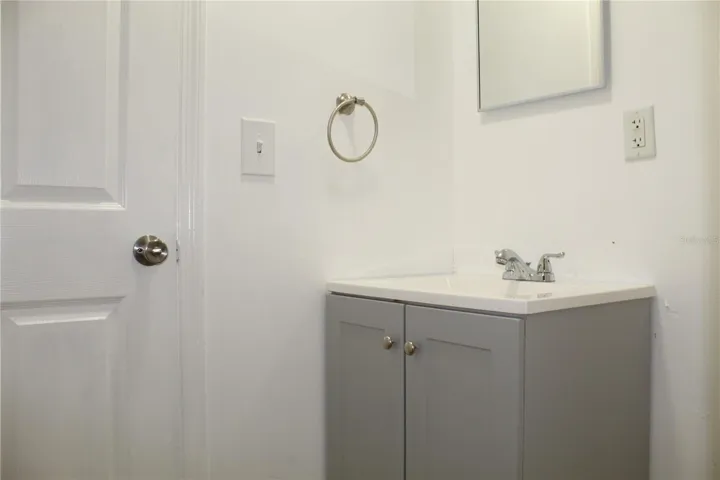 1st fl wash closet