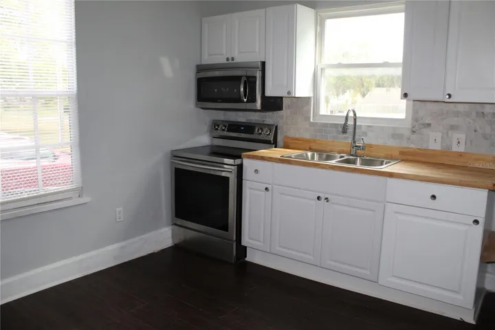 1st fl kitchen