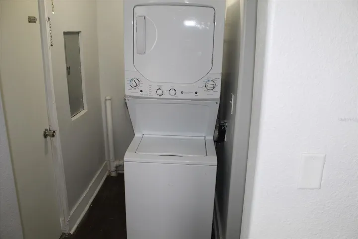 1st fl Laundry area
