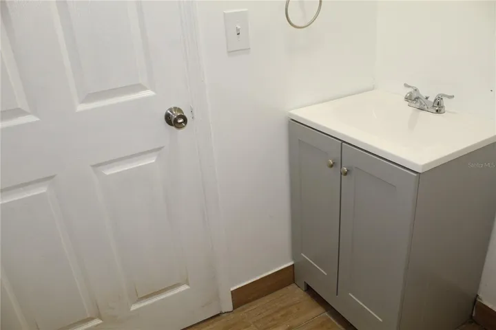 1st fl Wash sink