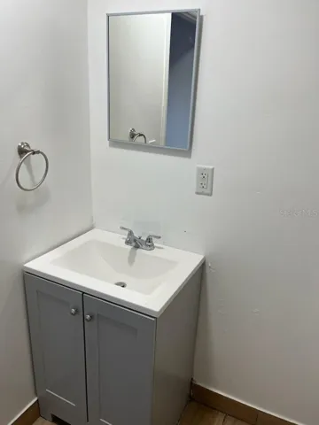 1st fl wash sink