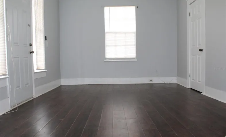 1st fl Living room