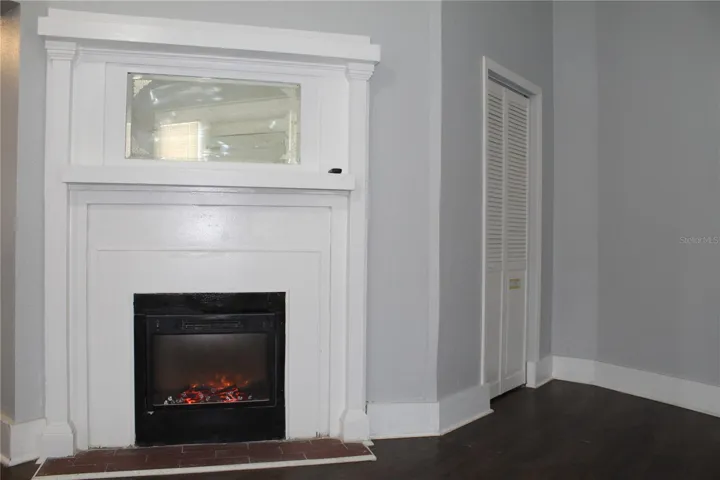 1st fl fireplace