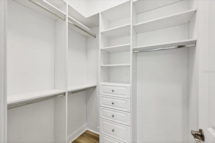 Walk-in Closet Features Built-ins