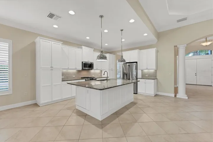Single Level Island for Casual Dining