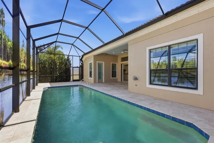 Light & Bright Saltwater Pool Alcove
