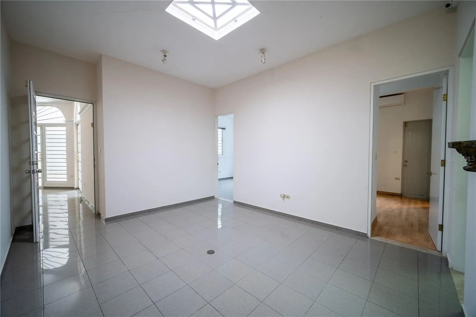 BEDROOMS entrance