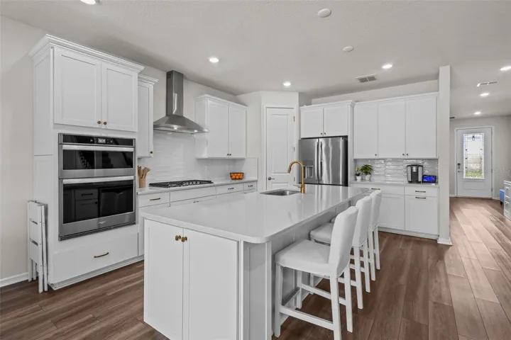 Kitchen with built-in appliances