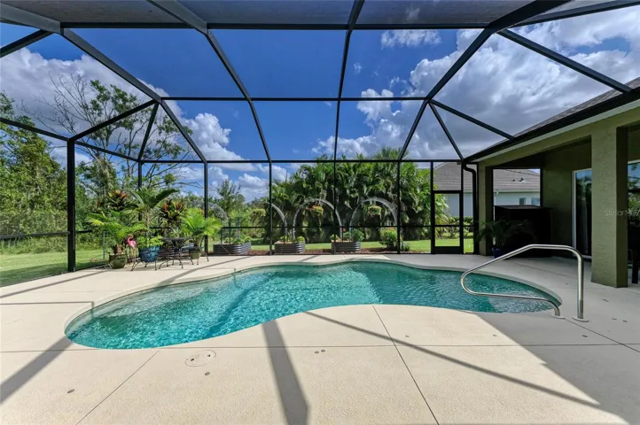 Serene Backyard Oasis for Relaxation & Gatherings