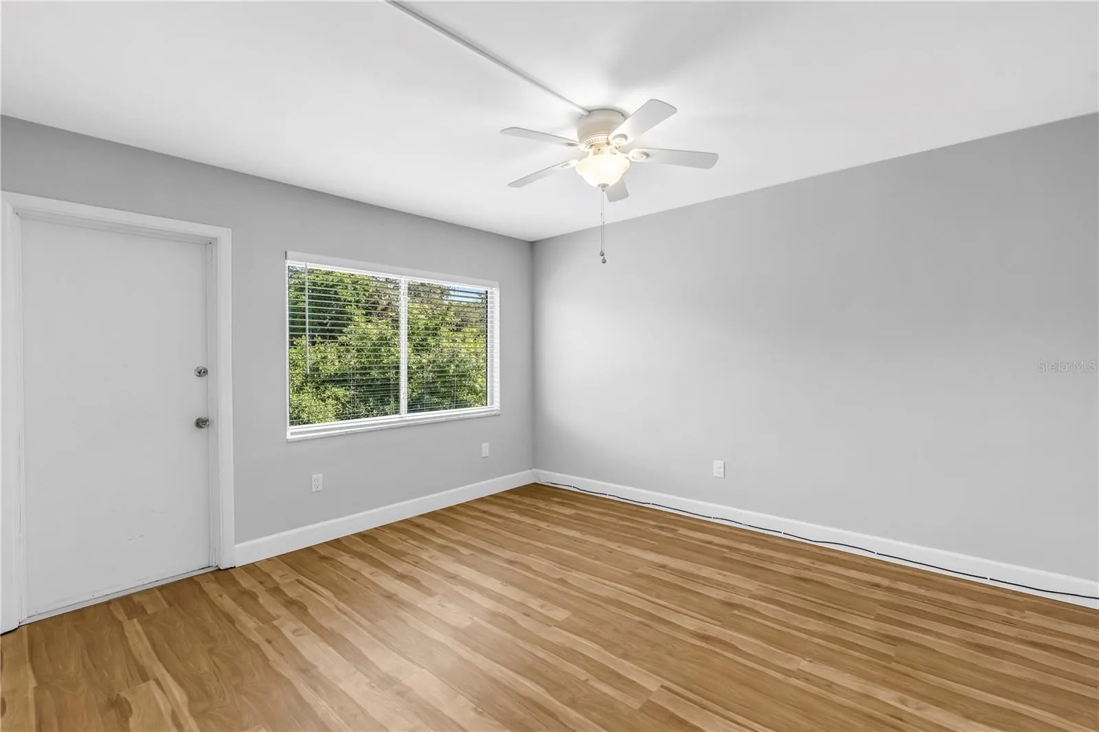 2nd Bedroom/walk in closet