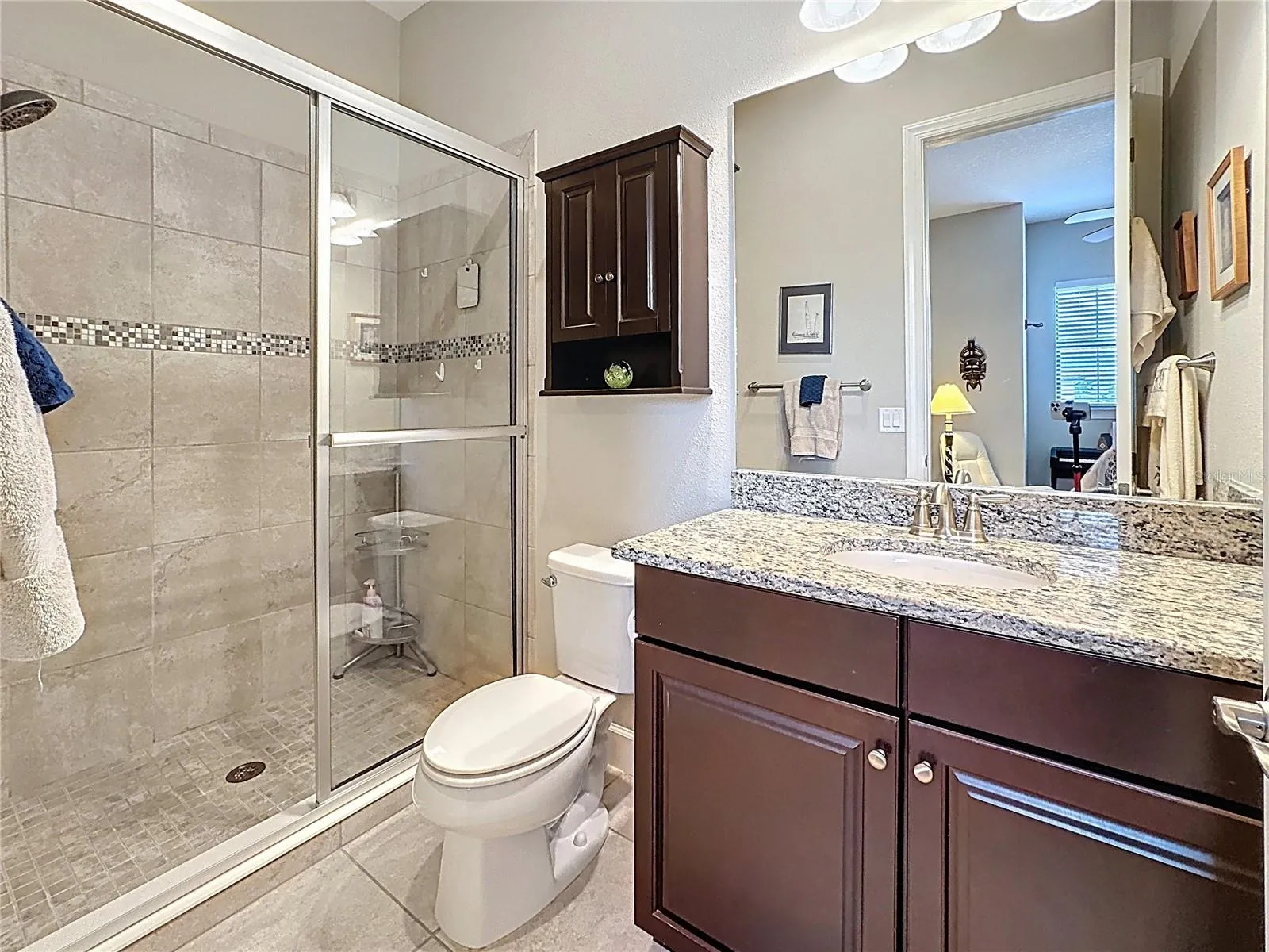 Bath #2 En Suite