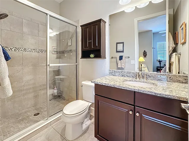 Bath #2 En Suite