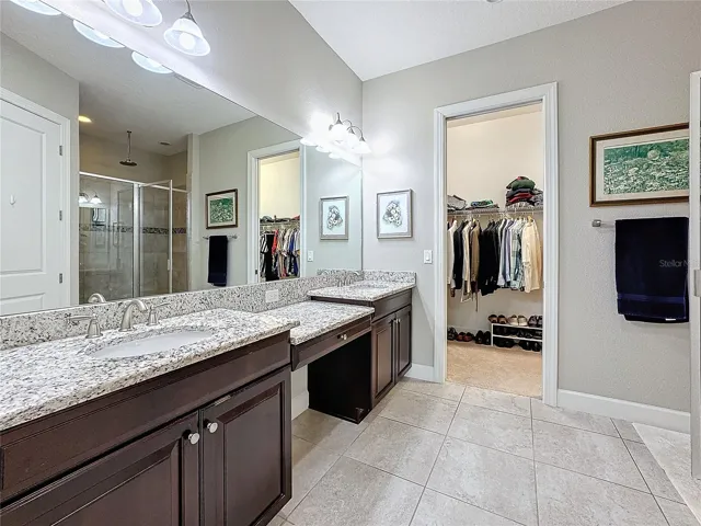 Primary Bath w/ Dual Granite Sinks