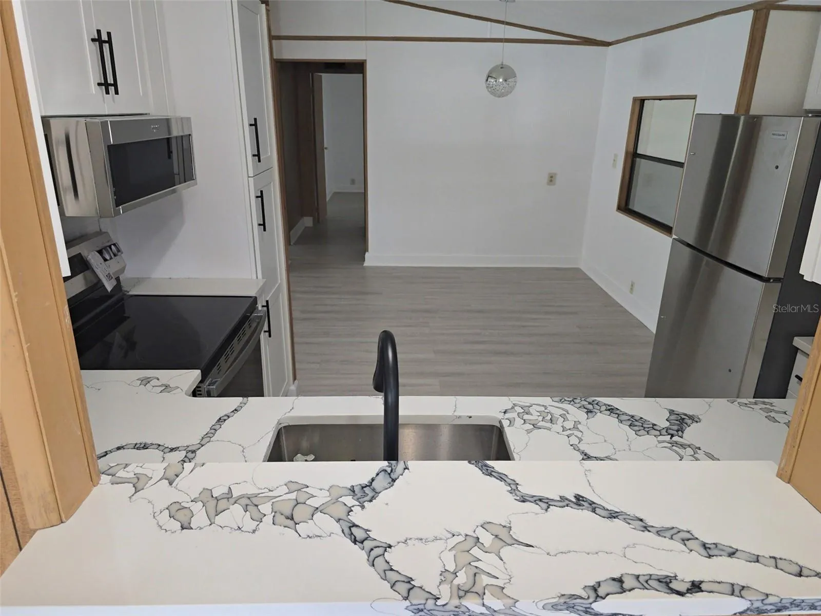New Beautiful Sleek Kitchen Countertop