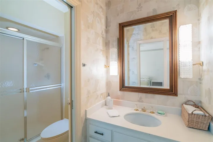 Versatile guest bath that serves as an ensuite