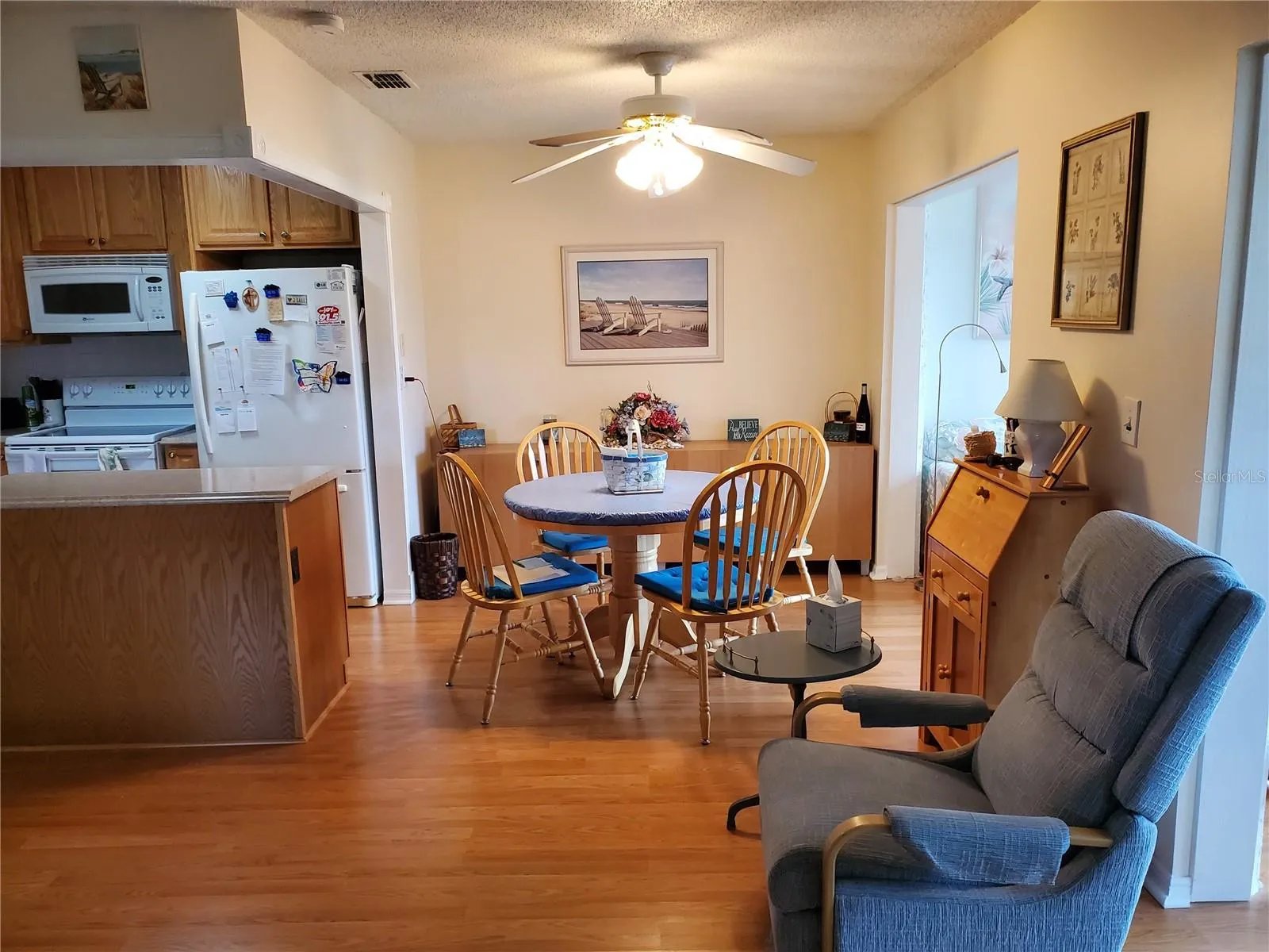Dining rm &amp; Kitchen