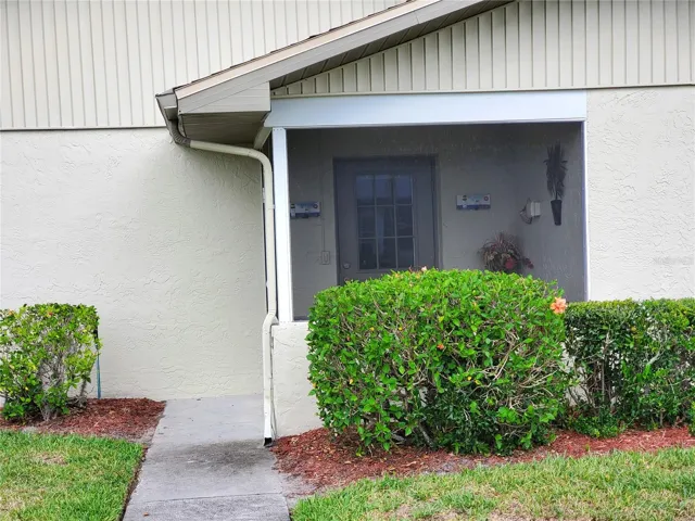 Screened front entrance