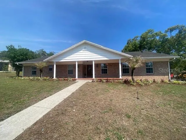 1449 Errol Pkwy. Apopka FL 32712 Front