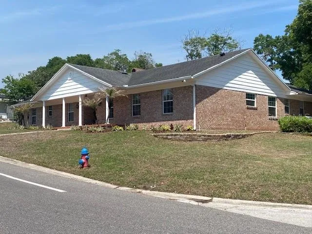 1499 Errol Pkwy. Side view