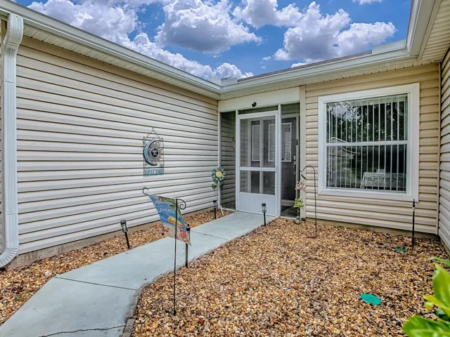 Enclosed front entry way.