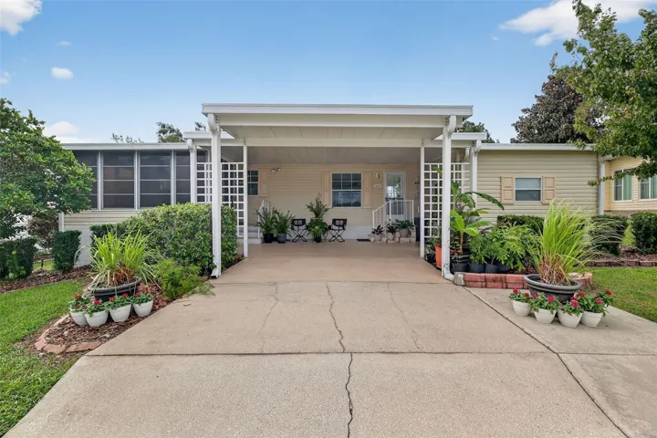 FRONT OF HOUSE