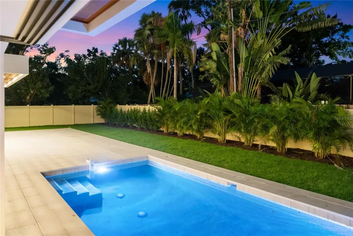 Pool & Spa