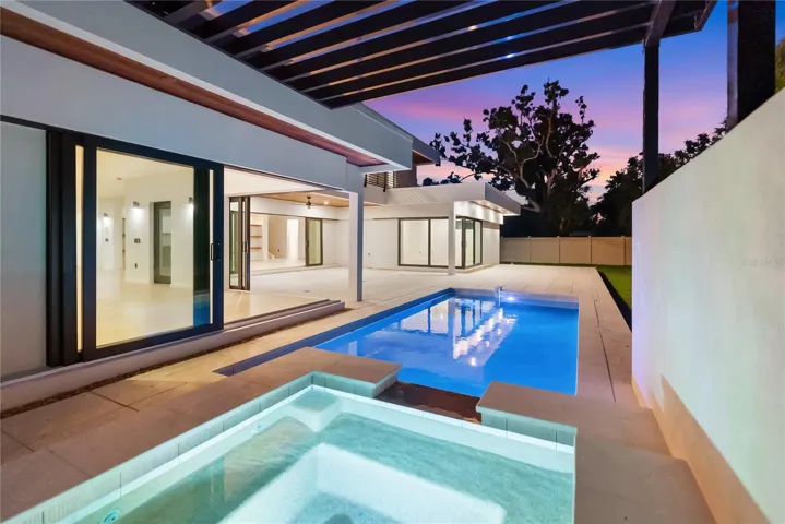 Pool & Spa
