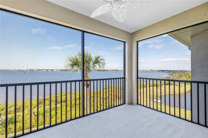 Privat screened lania overlooking Manatee River with amazing sunset views