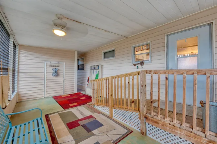 SCREENED LANAI – ENJOY FLORIDA LIVING WITH PRIVACY & COMFORT
