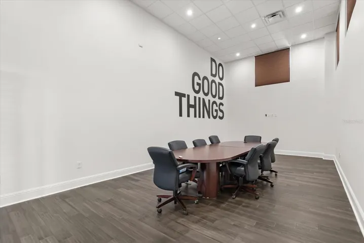 Conference - 15' ceilings