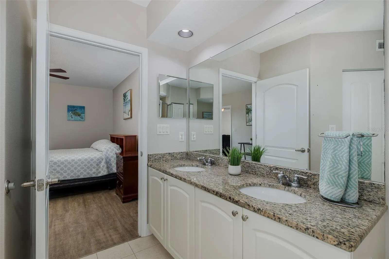 Dual vanity