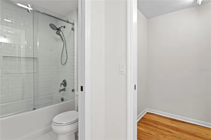 Ensuite bathroom for Guest bedroom 1