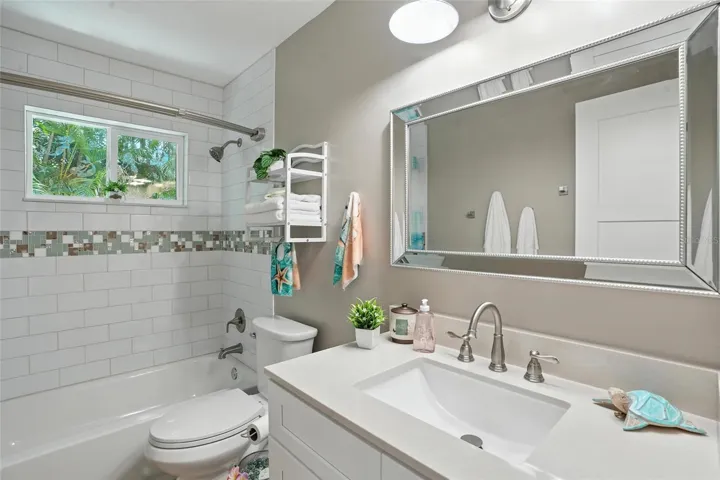 Hall FULL bathroom