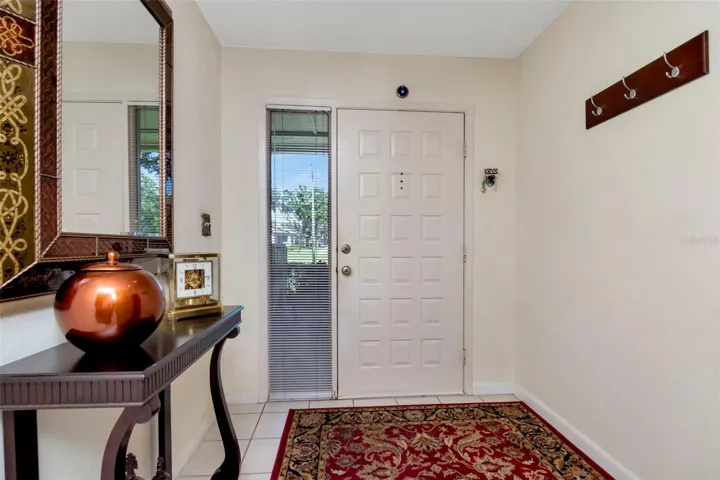 Nice entryway so it separates from living space