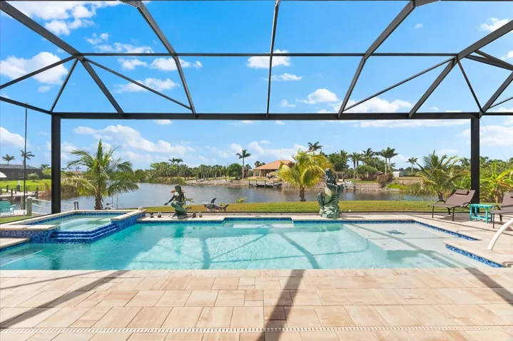 Stunning Waterfront Canal Views
