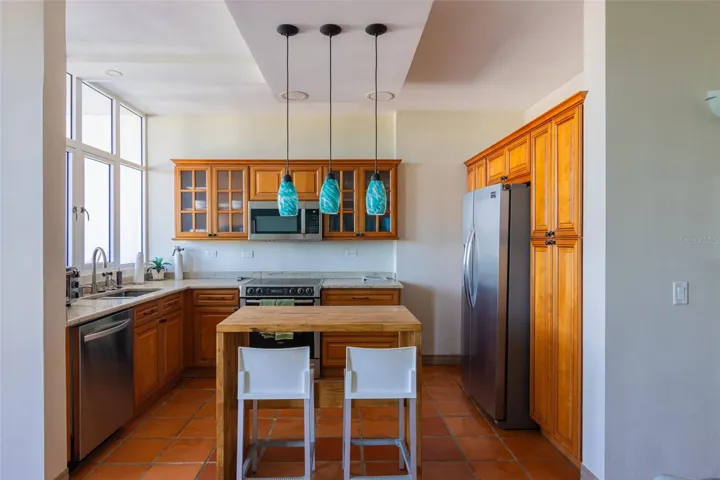 Modern Kitchen with Breakfast Bar
