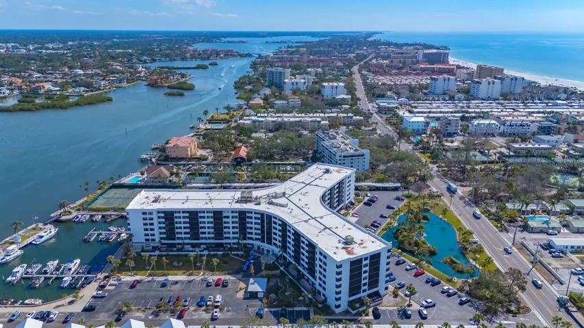 2 bedroom / 2 bathroom, stylish turn-key condo on SIESTA KEY Luxury  Harbor Towers