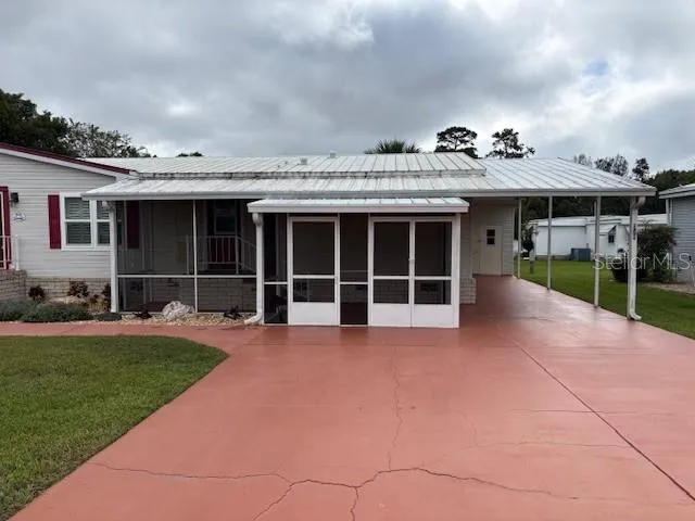 Front View/Carport