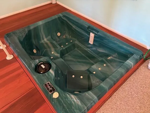Hot - Tub/No Cover