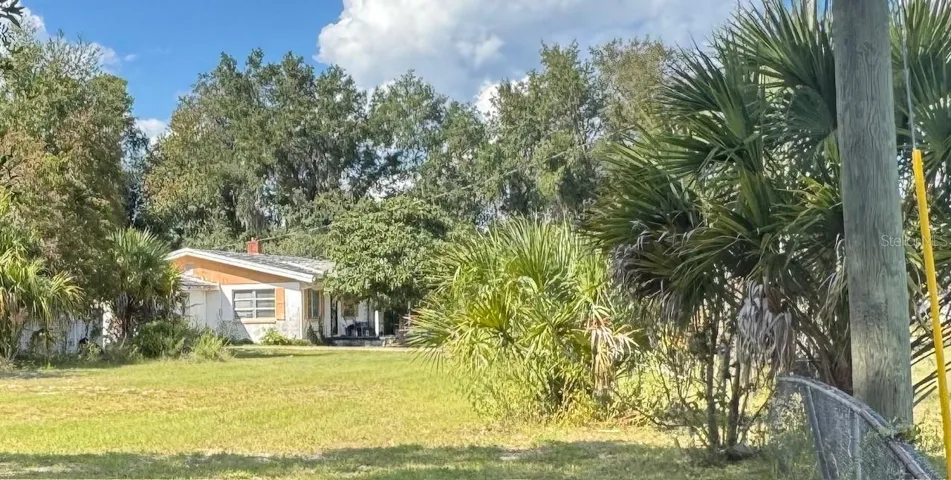 Front of the existing h ouse showing the fence-line.