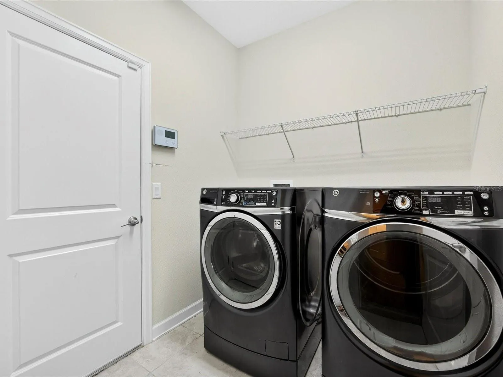 Laundry w/upgraded appliances
