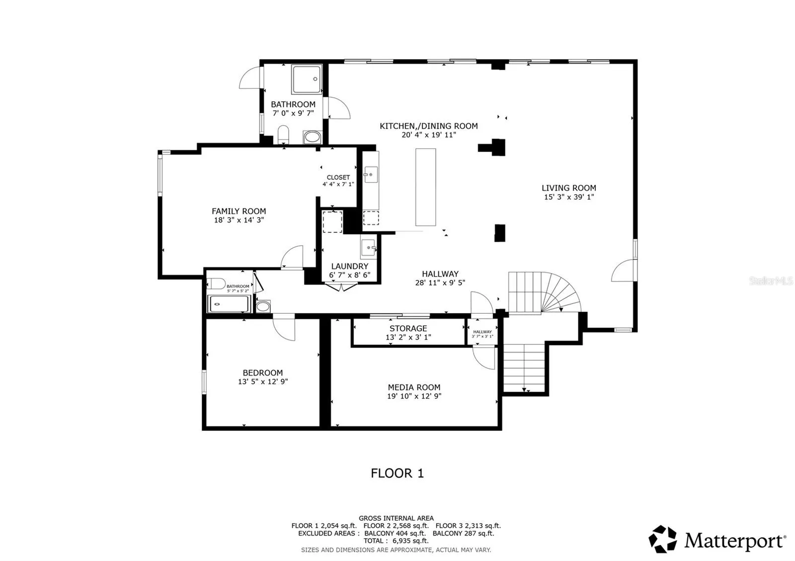 Lower floor with entertainment area, movie theater and access to the pool