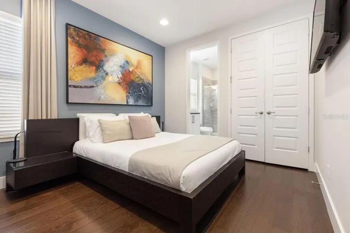 Queen bedroom