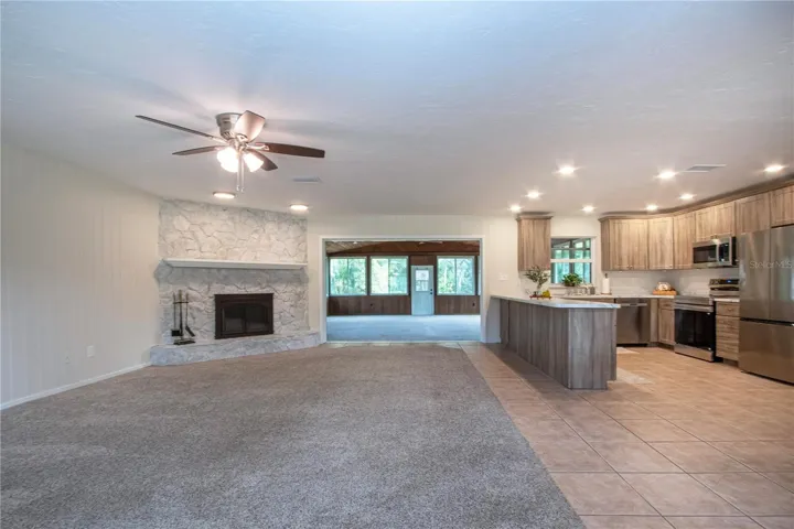 Open concept to greatroom/Florida room